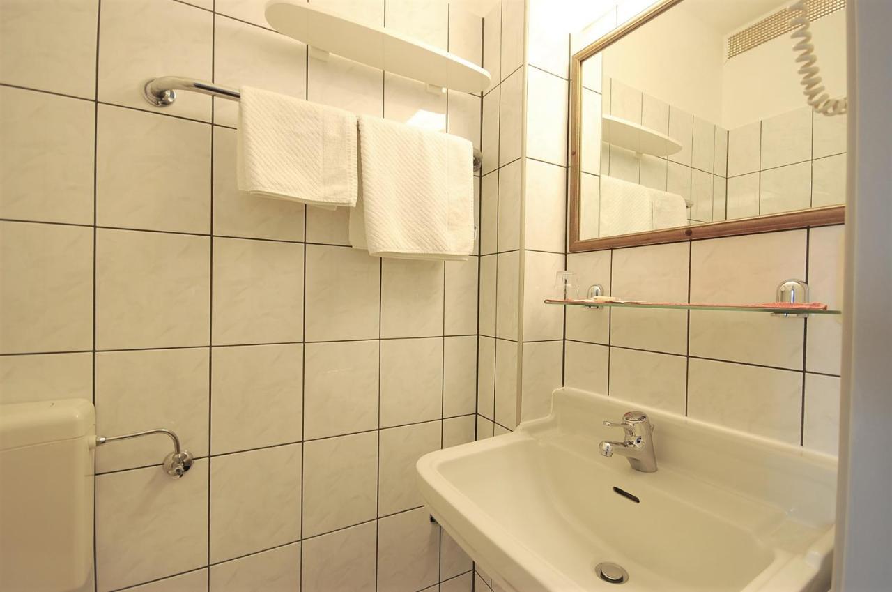 Hotel Haus Isenburg نيو ايسنبرغ المظهر الخارجي الصورة
