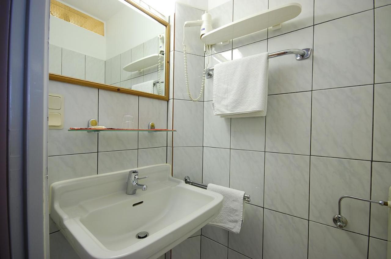 Hotel Haus Isenburg نيو ايسنبرغ المظهر الخارجي الصورة