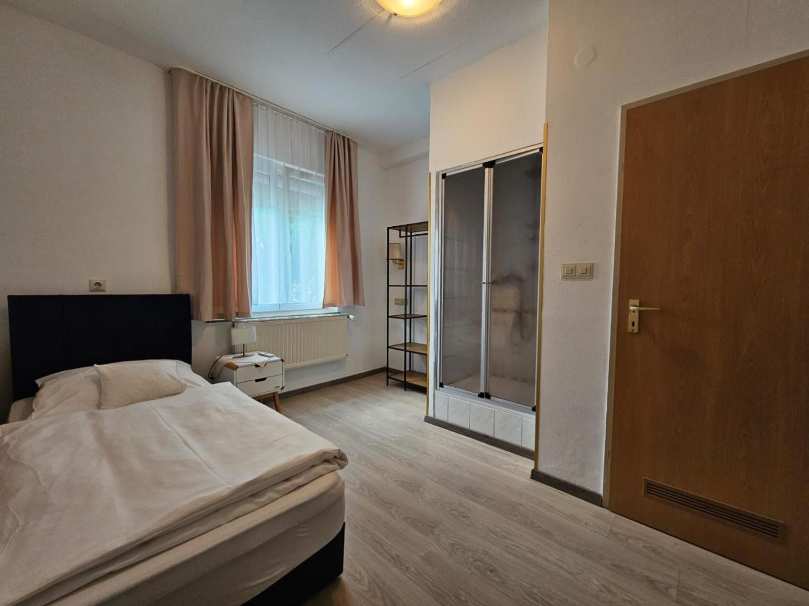 Hotel Haus Isenburg نيو ايسنبرغ المظهر الخارجي الصورة