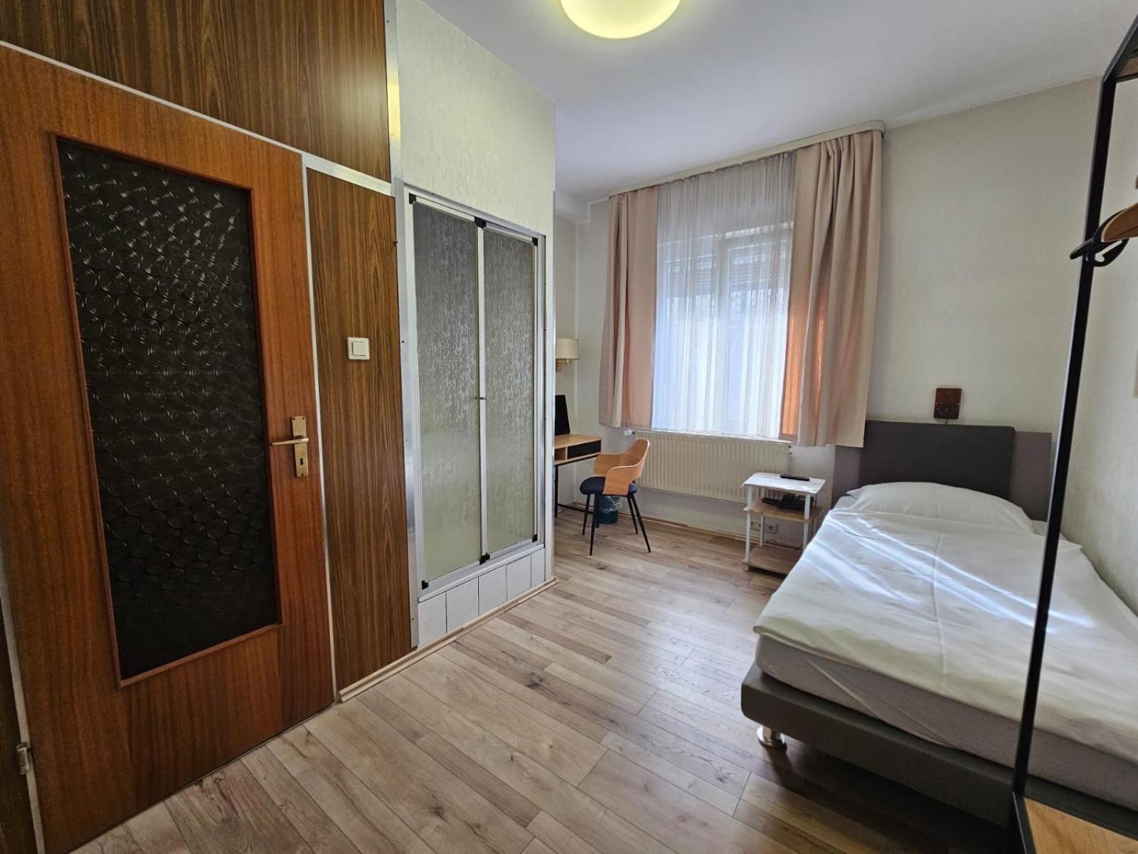 Hotel Haus Isenburg نيو ايسنبرغ المظهر الخارجي الصورة