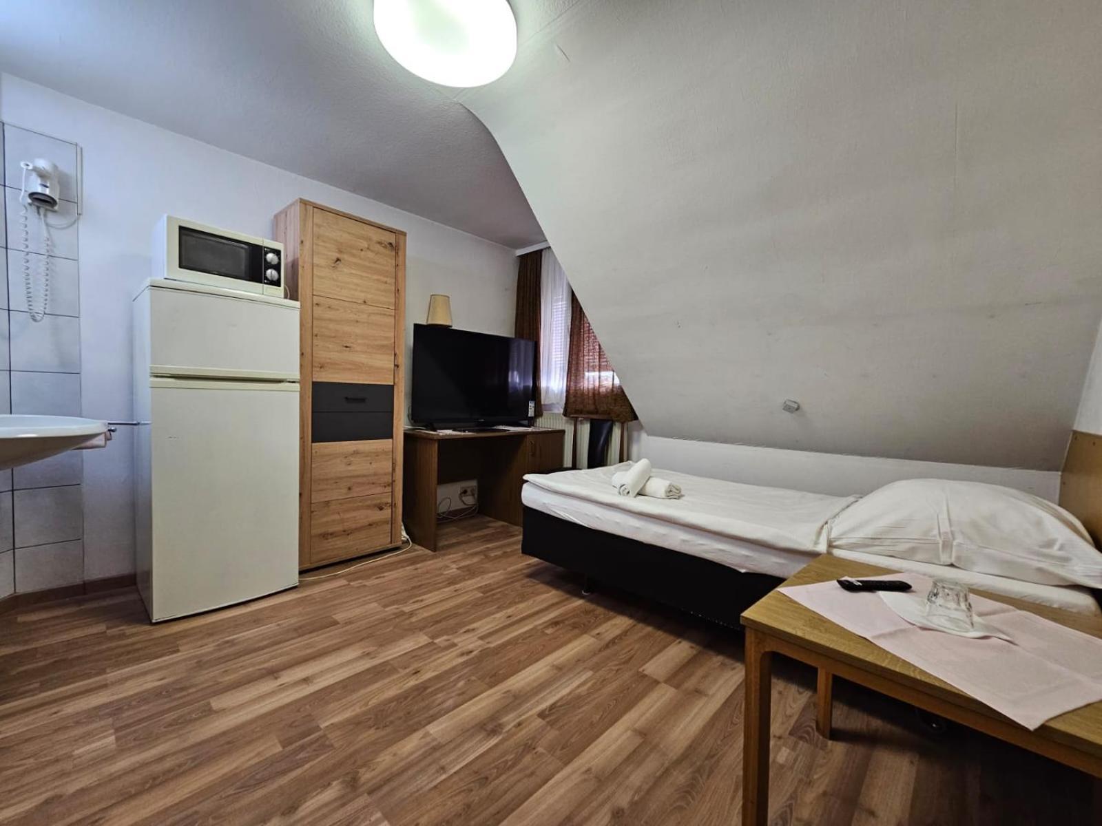 Hotel Haus Isenburg نيو ايسنبرغ المظهر الخارجي الصورة