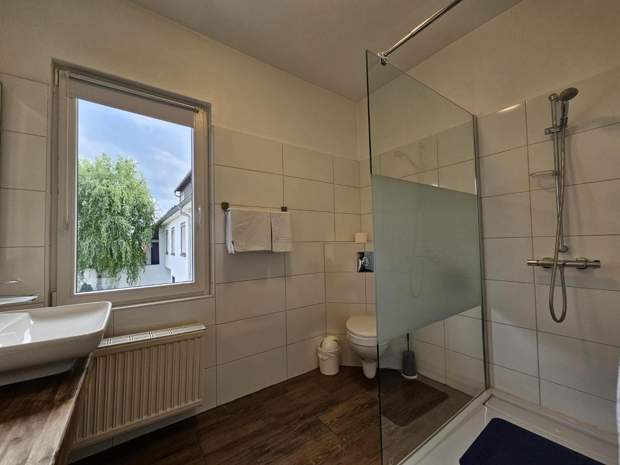 Hotel Haus Isenburg نيو ايسنبرغ المظهر الخارجي الصورة
