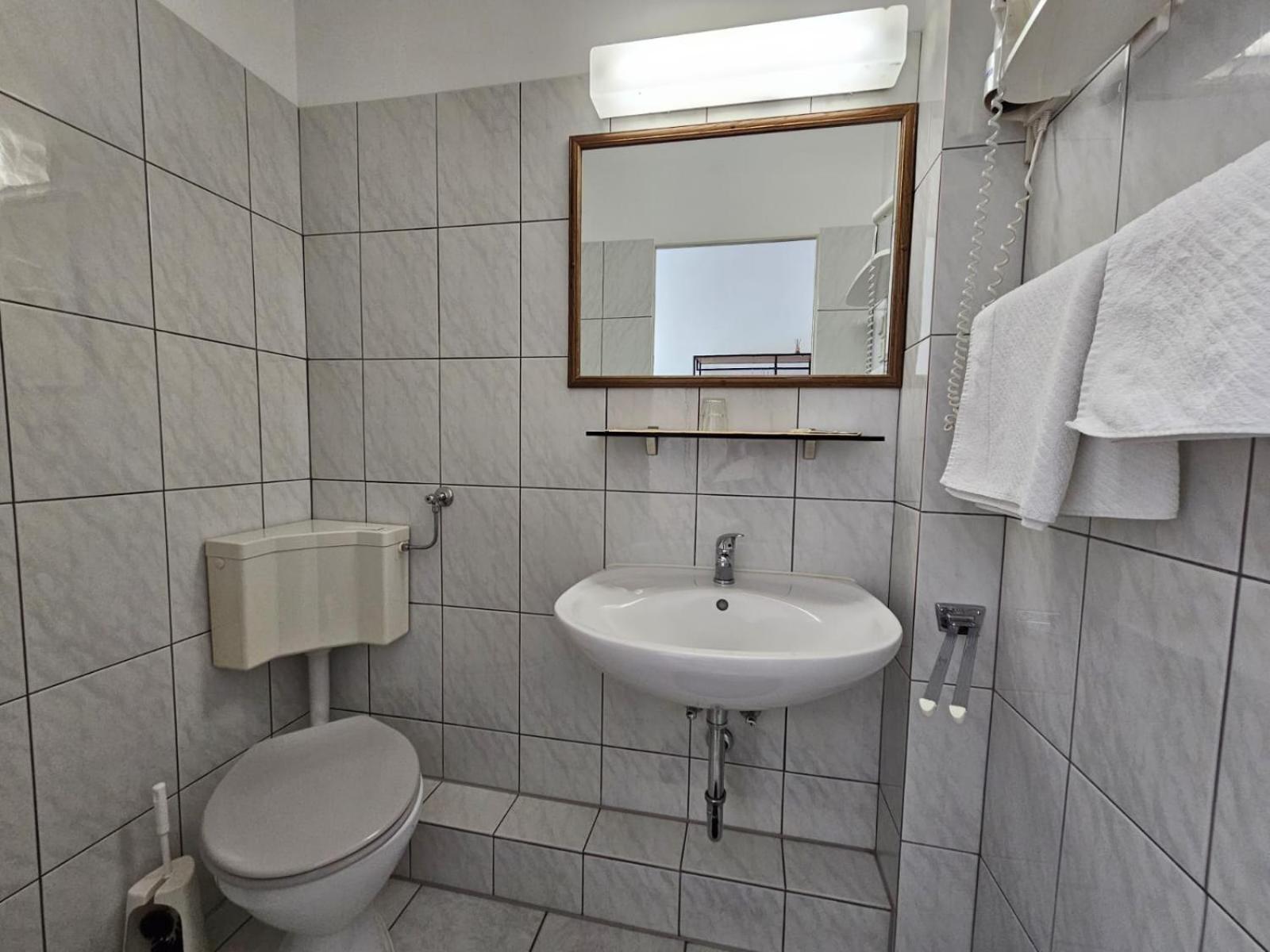 Hotel Haus Isenburg نيو ايسنبرغ المظهر الخارجي الصورة