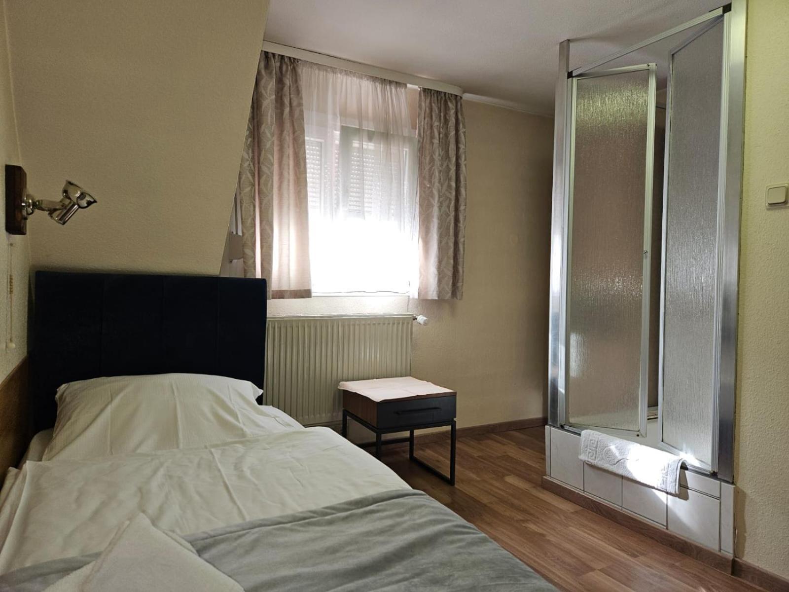Hotel Haus Isenburg نيو ايسنبرغ المظهر الخارجي الصورة